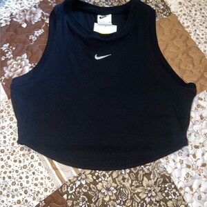 Nike Women's Black Cropped tank